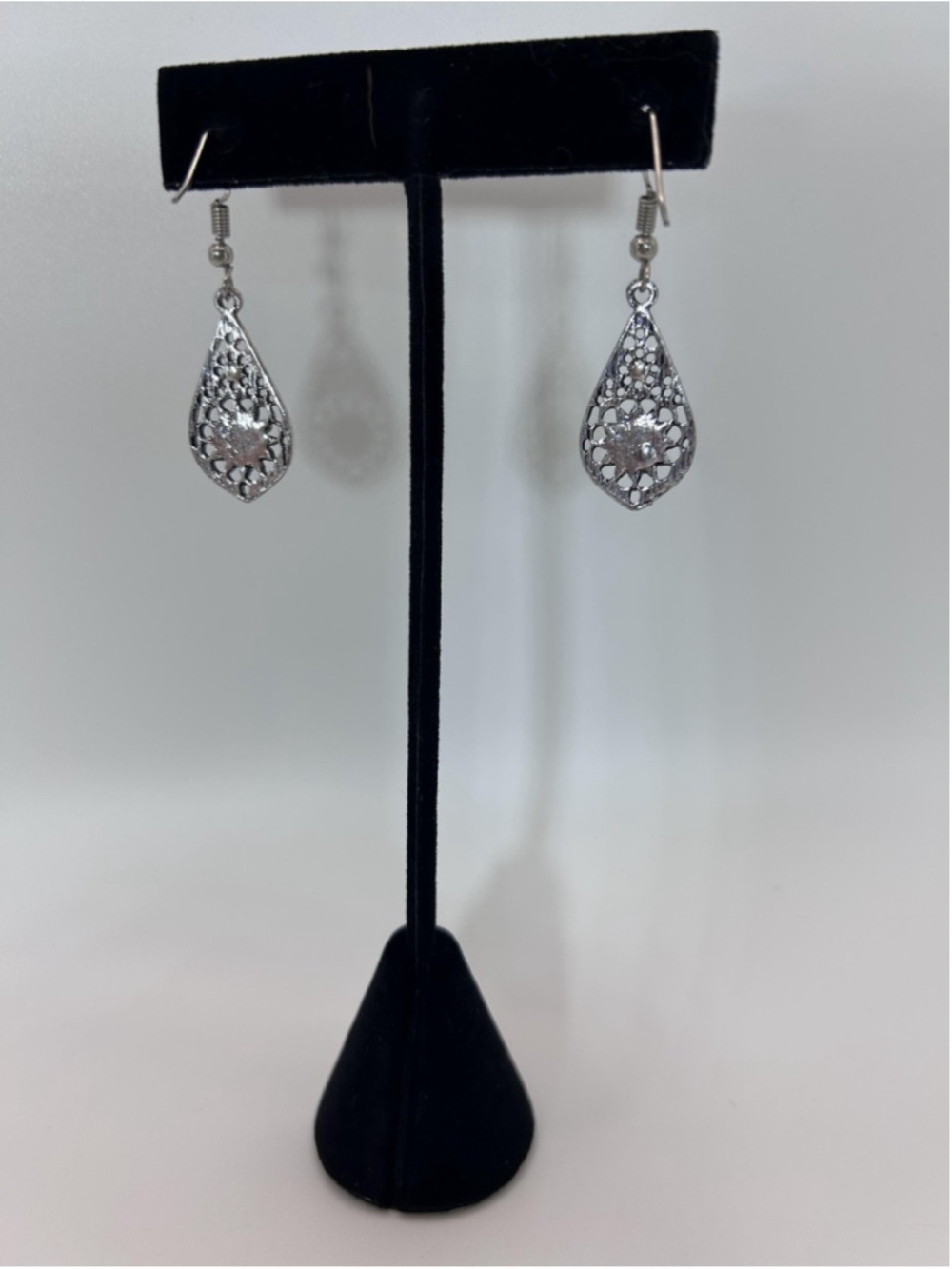 Earrings Silver Tone Green Glass Teardrop Flower Dangle French Wire Boho Jewelry